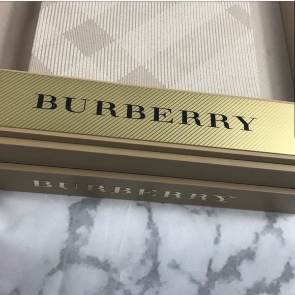 Burberry Eyewear Retail Display - Picture 2 of 5